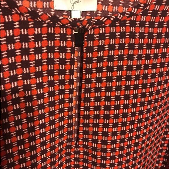 Joie Keyhole Geometric Print Split Neck Top Medium EUC - Picture 3 of 6